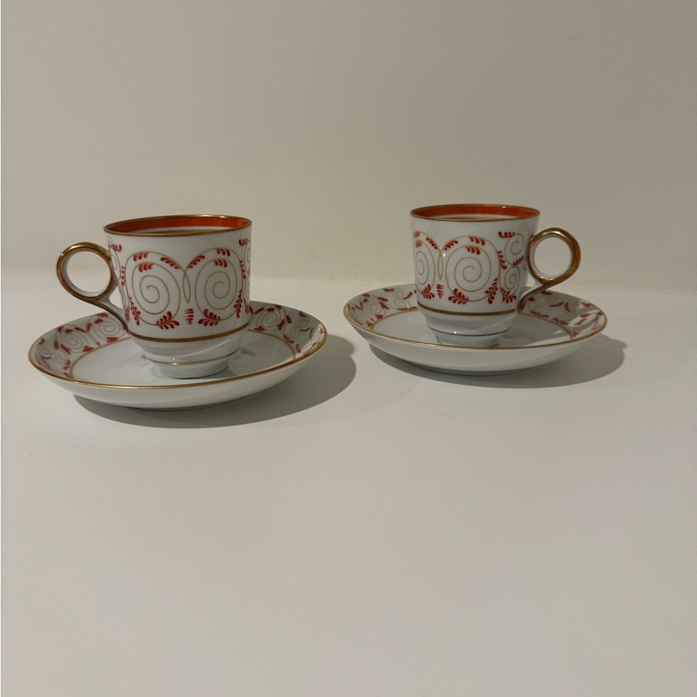 Pair of Mottahedeh, demitasse cups and saucers